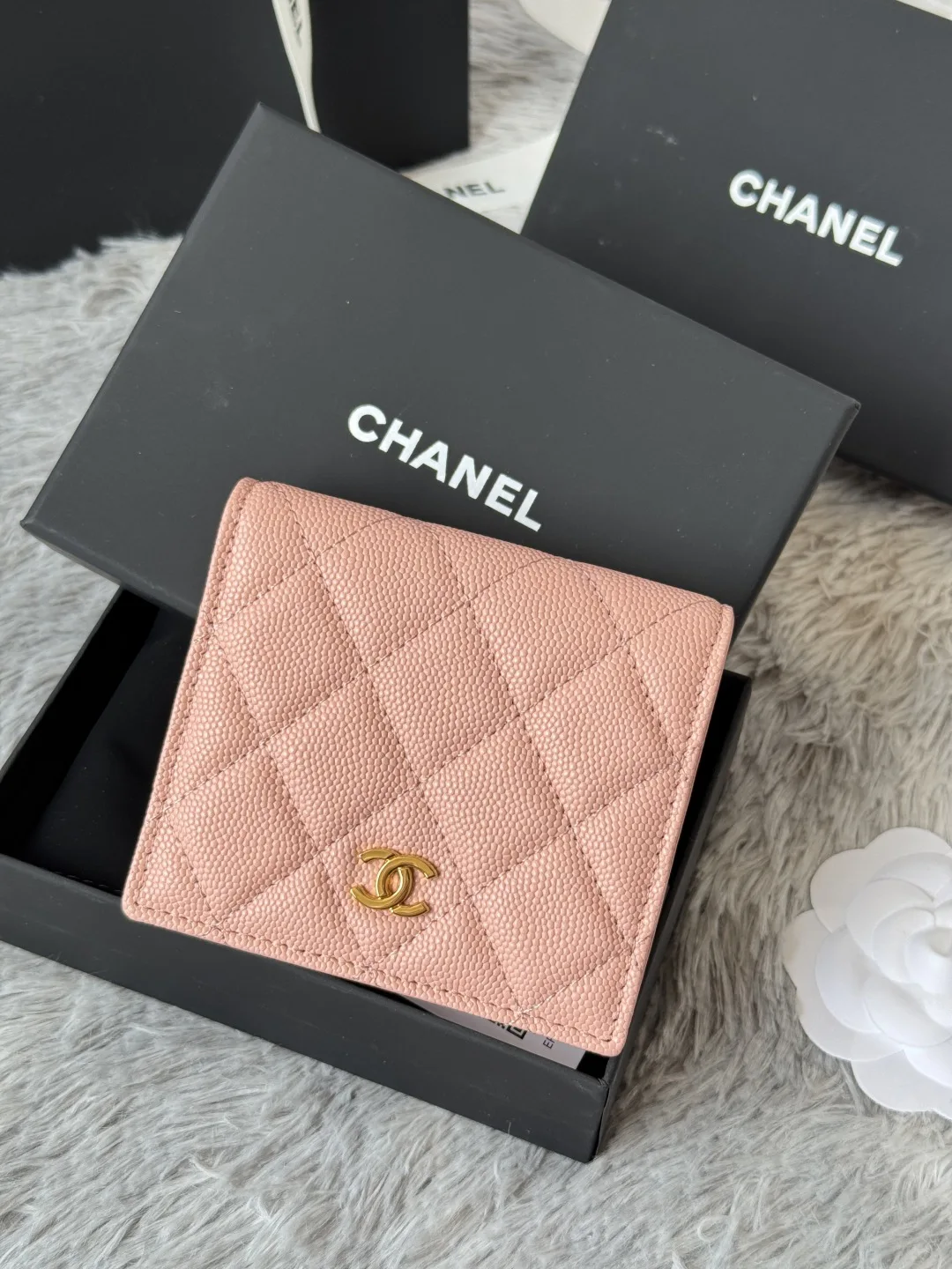 Chanel A84028 Bi-fold Wallet - Detail view 2