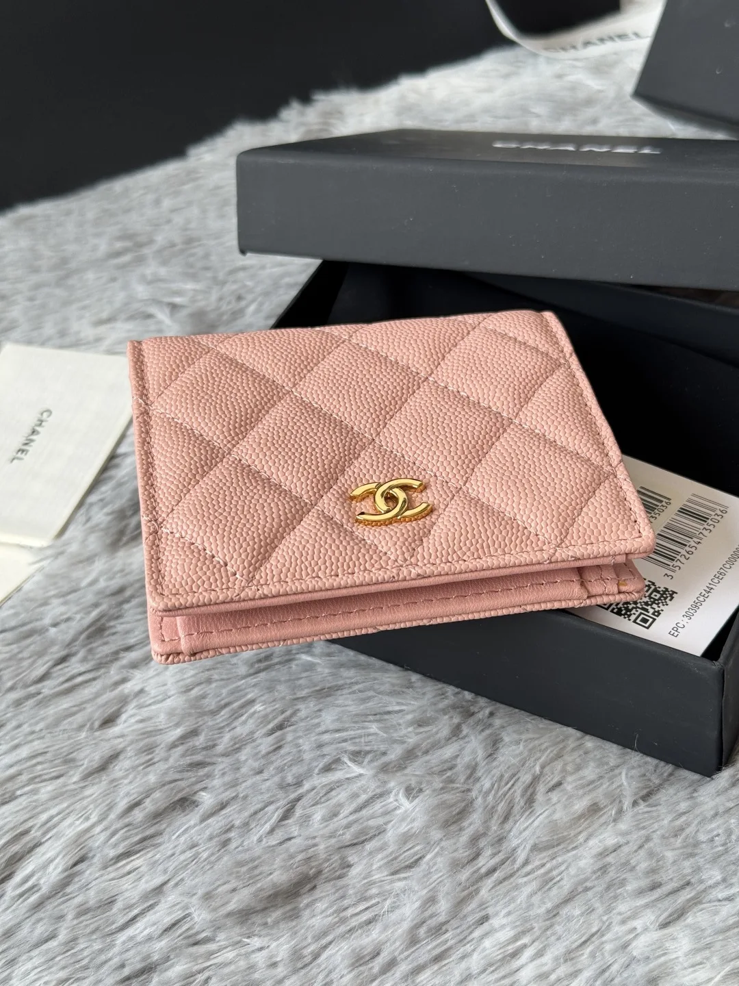 Chanel A84028 Bi-fold Wallet - Detail view 4