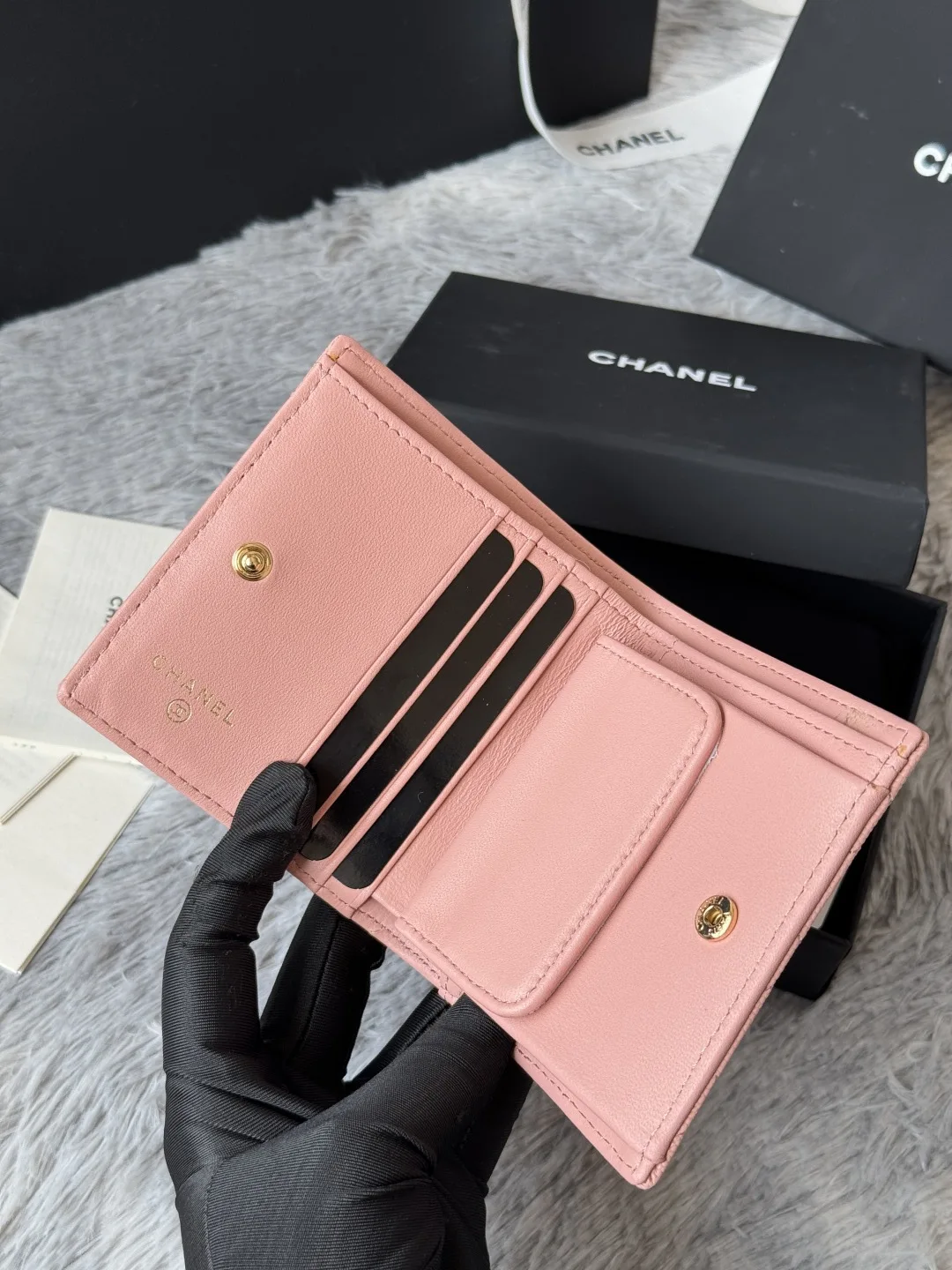 Chanel A84028 Bi-fold Wallet - Detail view 7