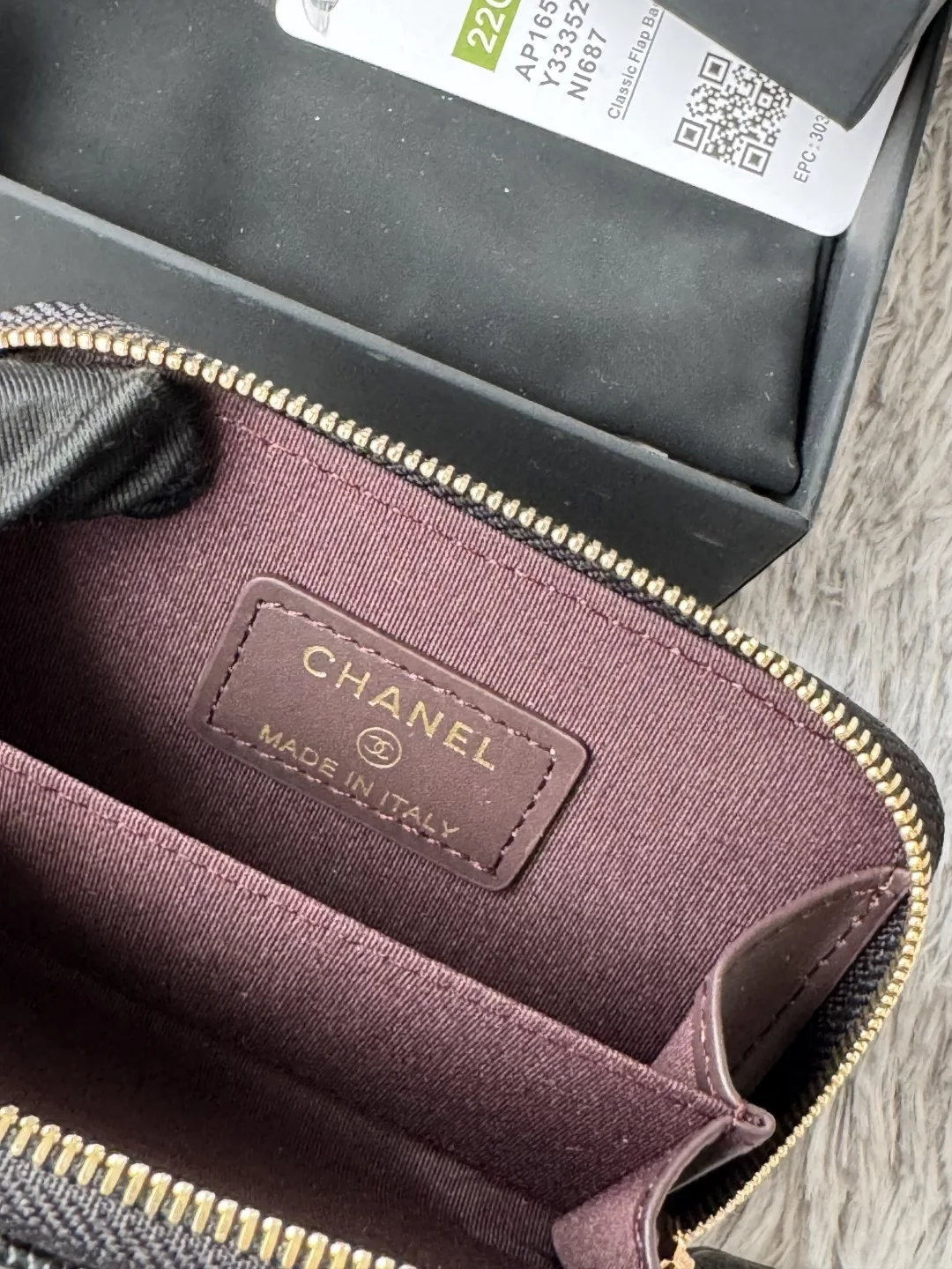 Chanel AP1650 Small Zip Pouch Laka Pouch - Detail view 9
