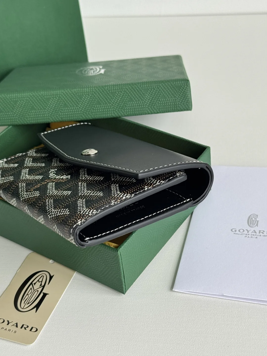 Goyard 3319 Saint-Gabriel Envelope Trifold Wallet - Detail view 4