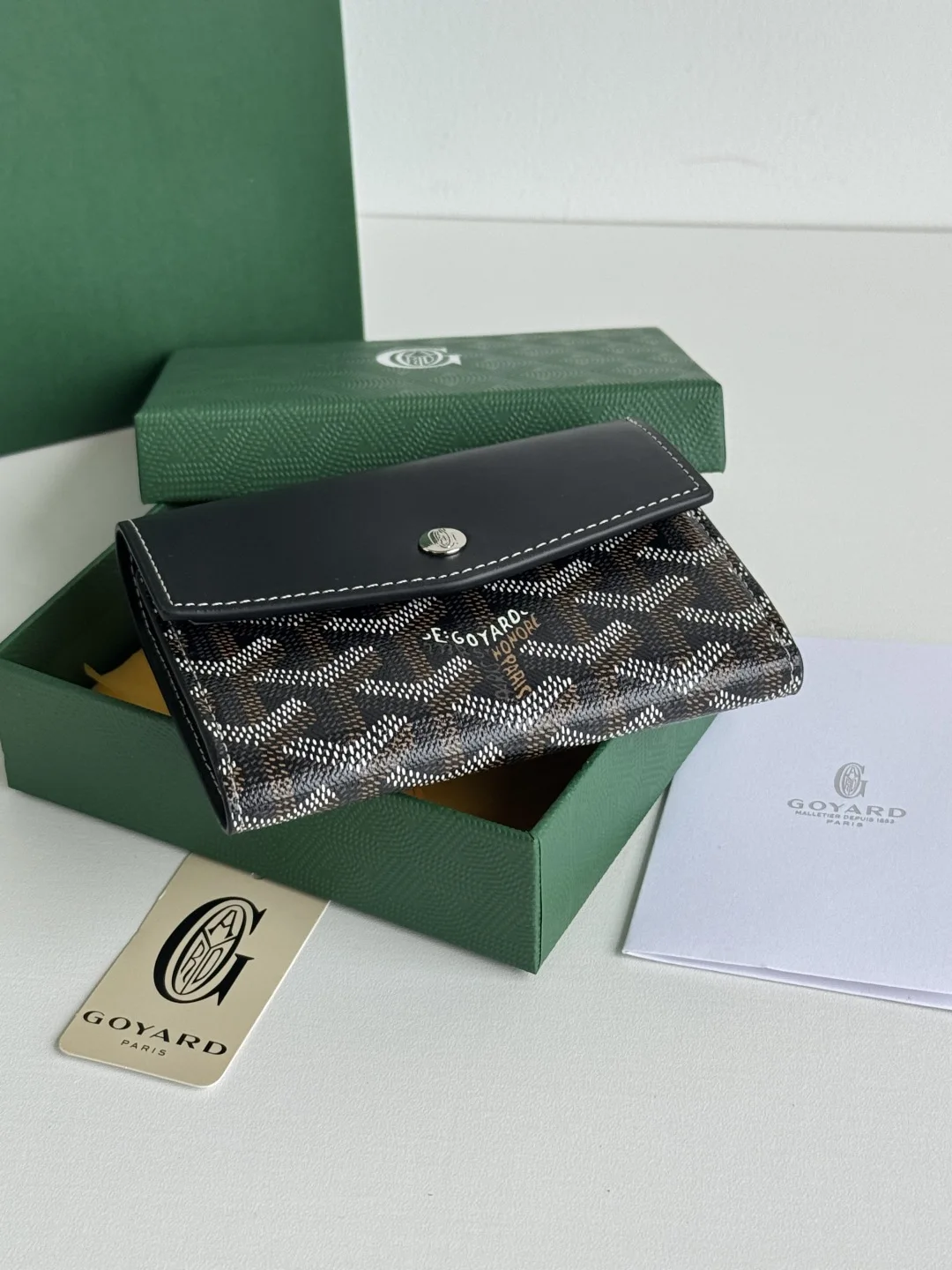 Goyard 3319 Saint-Gabriel Envelope Trifold Wallet - Detail view 6