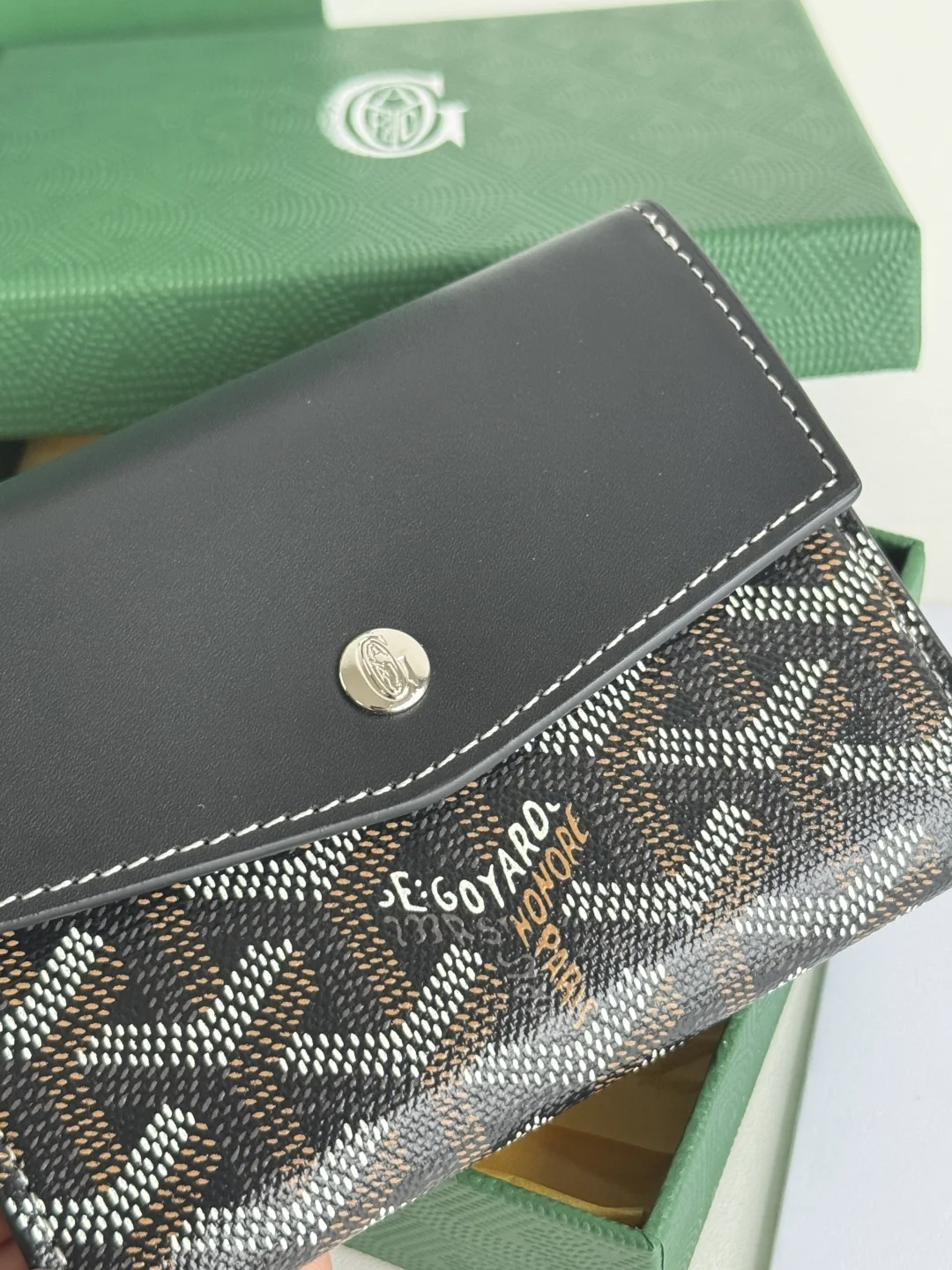 Goyard 3319 Saint-Gabriel Envelope Trifold Wallet - Detail view 7