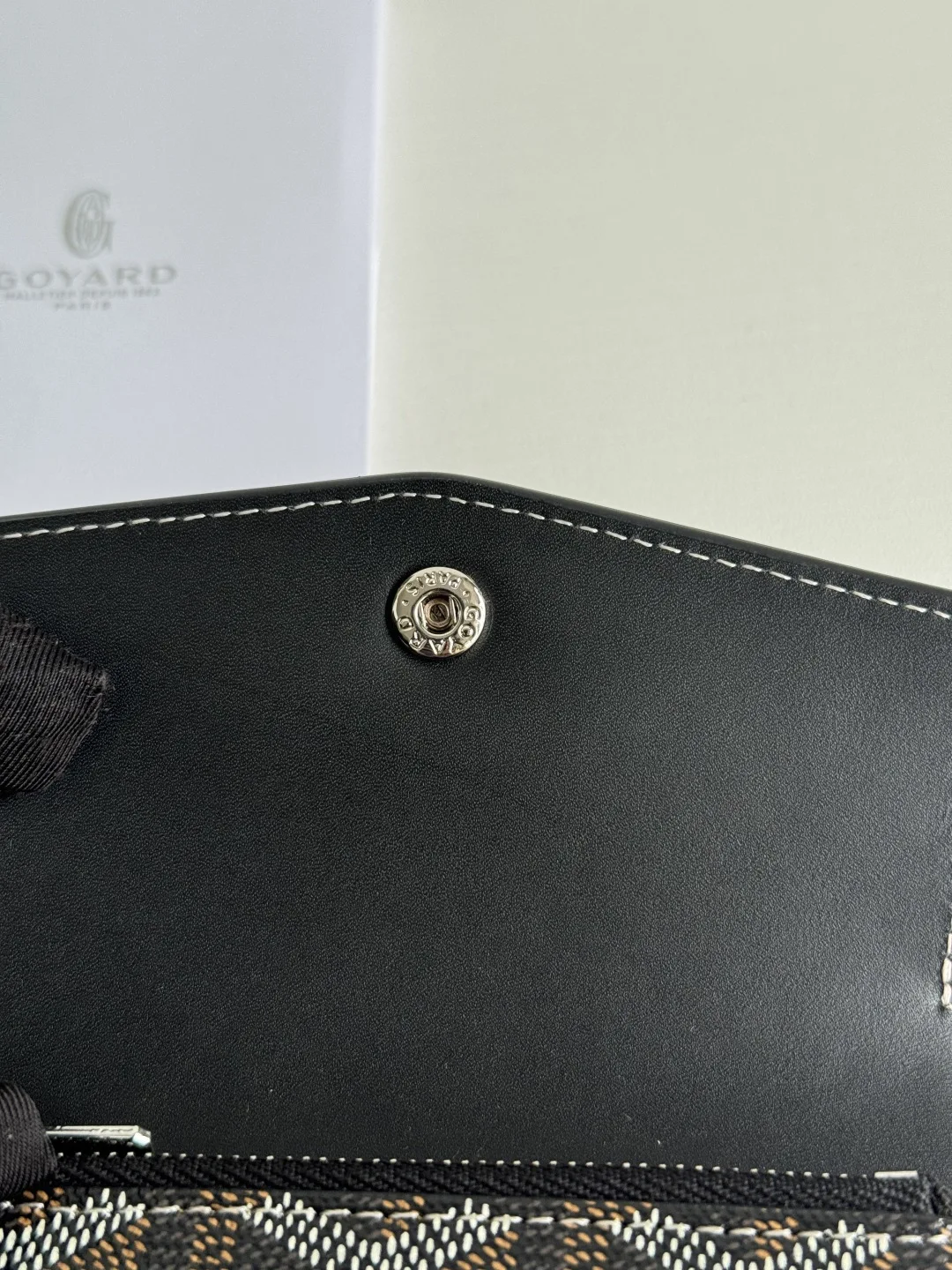 Goyard 3319 Saint-Gabriel Envelope Trifold Wallet - Detail view 11