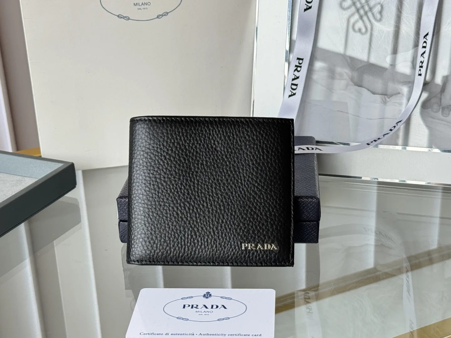 Prada 2M0513 Litchi Pattern Cowhide Men s Short Wallet - Detail view 2