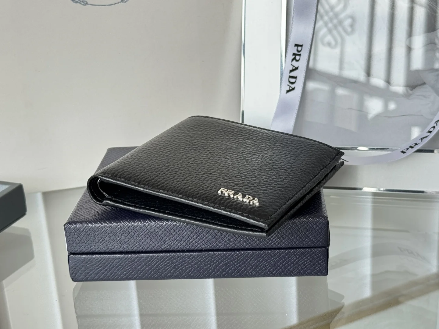 Prada 2M0513 Litchi Pattern Cowhide Men s Short Wallet - Detail view 5