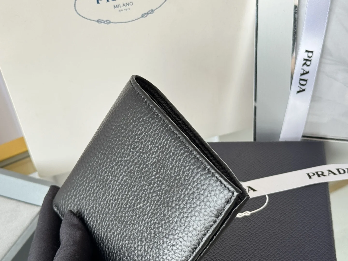 Prada 2M0513 Litchi Pattern Cowhide Men s Short Wallet - Detail view 6