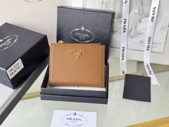 1ML050 Saffiano Leather Bifold Wallet