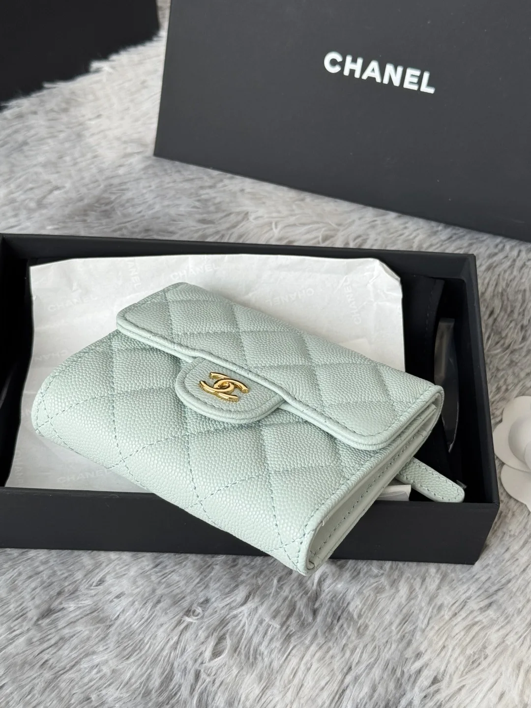 Chanel 82288 Calfskin Caviar CF Trifold Wallet - Detail view 4