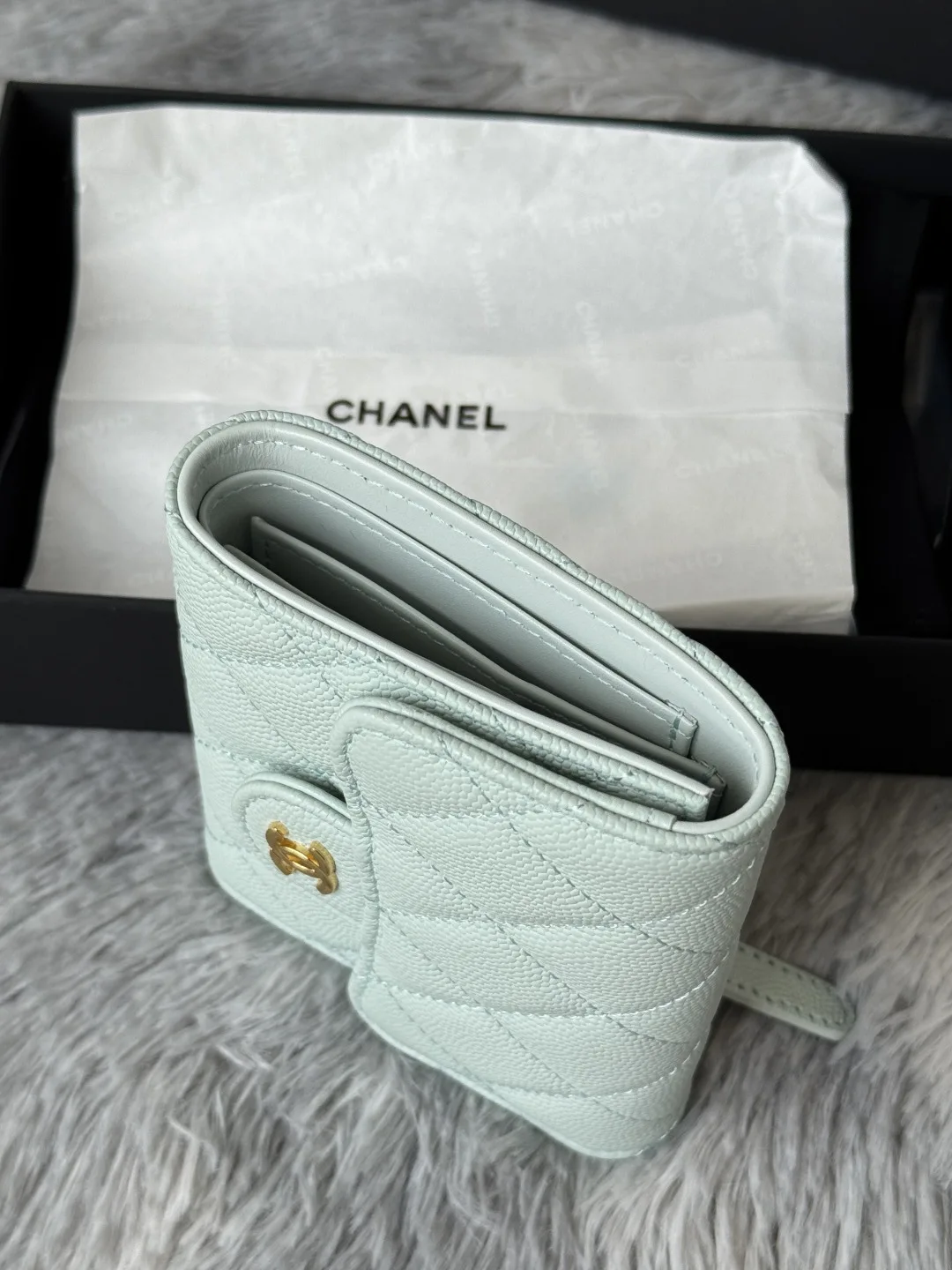 Chanel 82288 Calfskin Caviar CF Trifold Wallet - Detail view 6