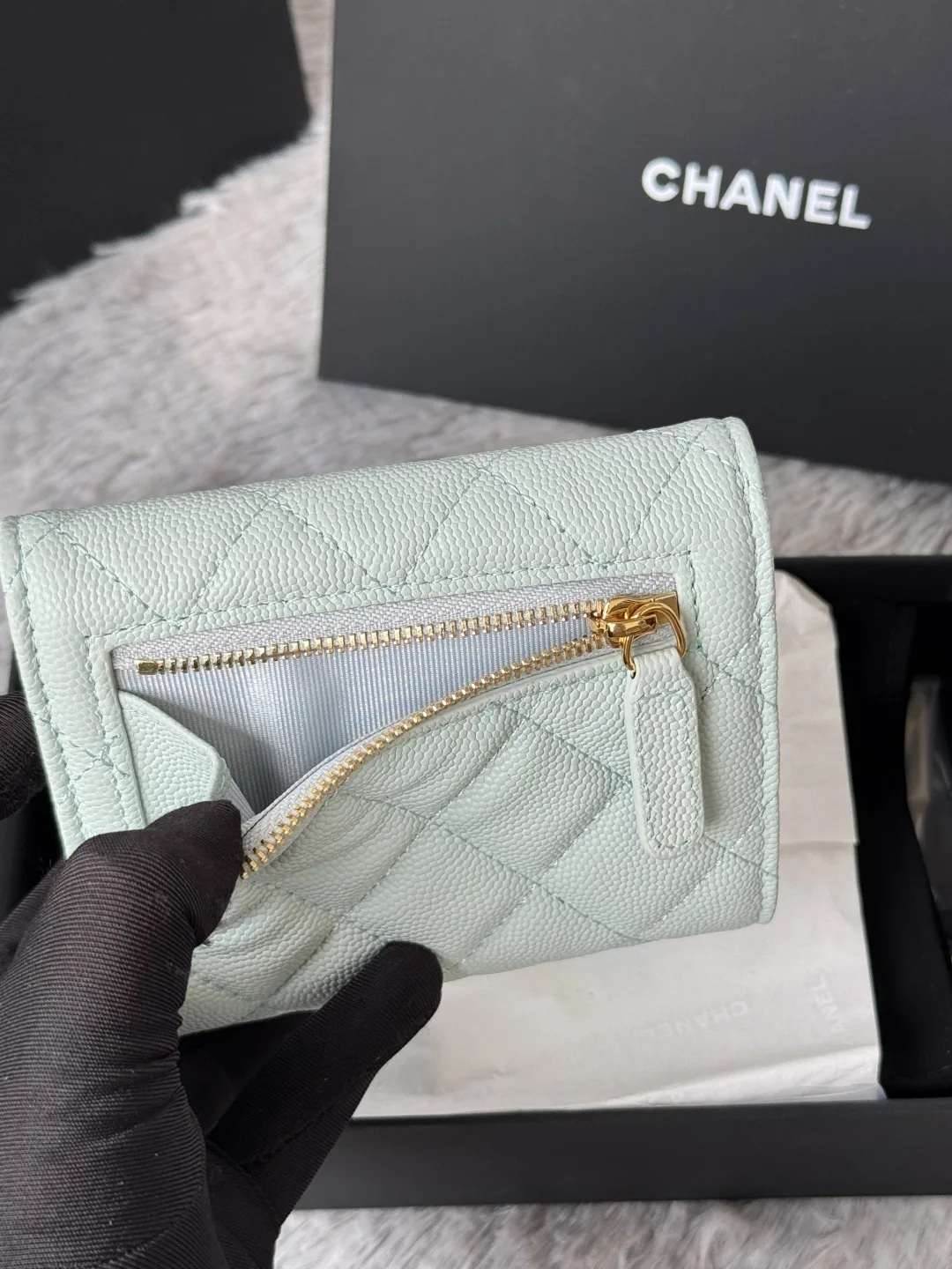 Chanel 82288 Calfskin Caviar CF Trifold Wallet - Detail view 7