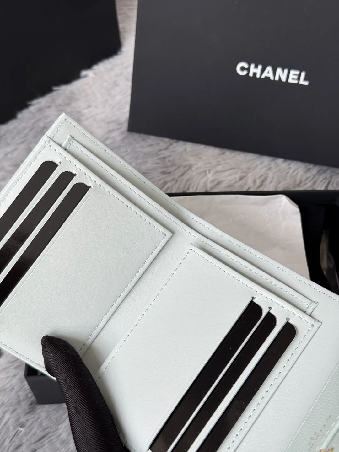 Chanel 82288 Calfskin Caviar CF Trifold Wallet - Detail view 11