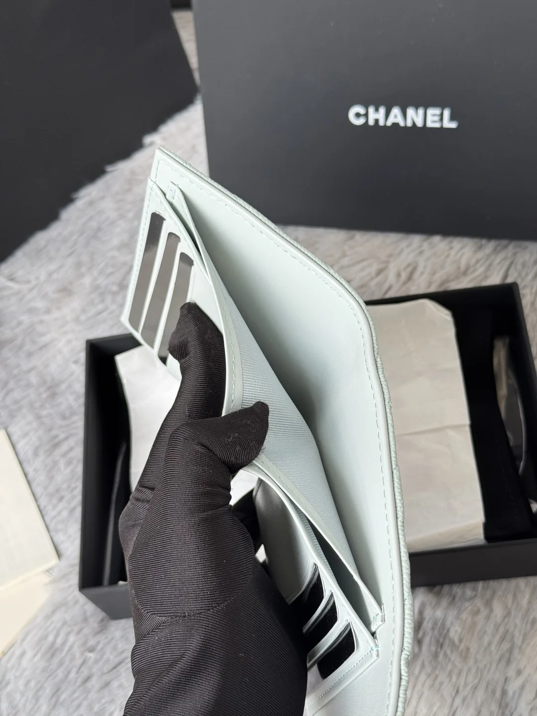 Chanel 82288 Calfskin Caviar CF Trifold Wallet - Detail view 12