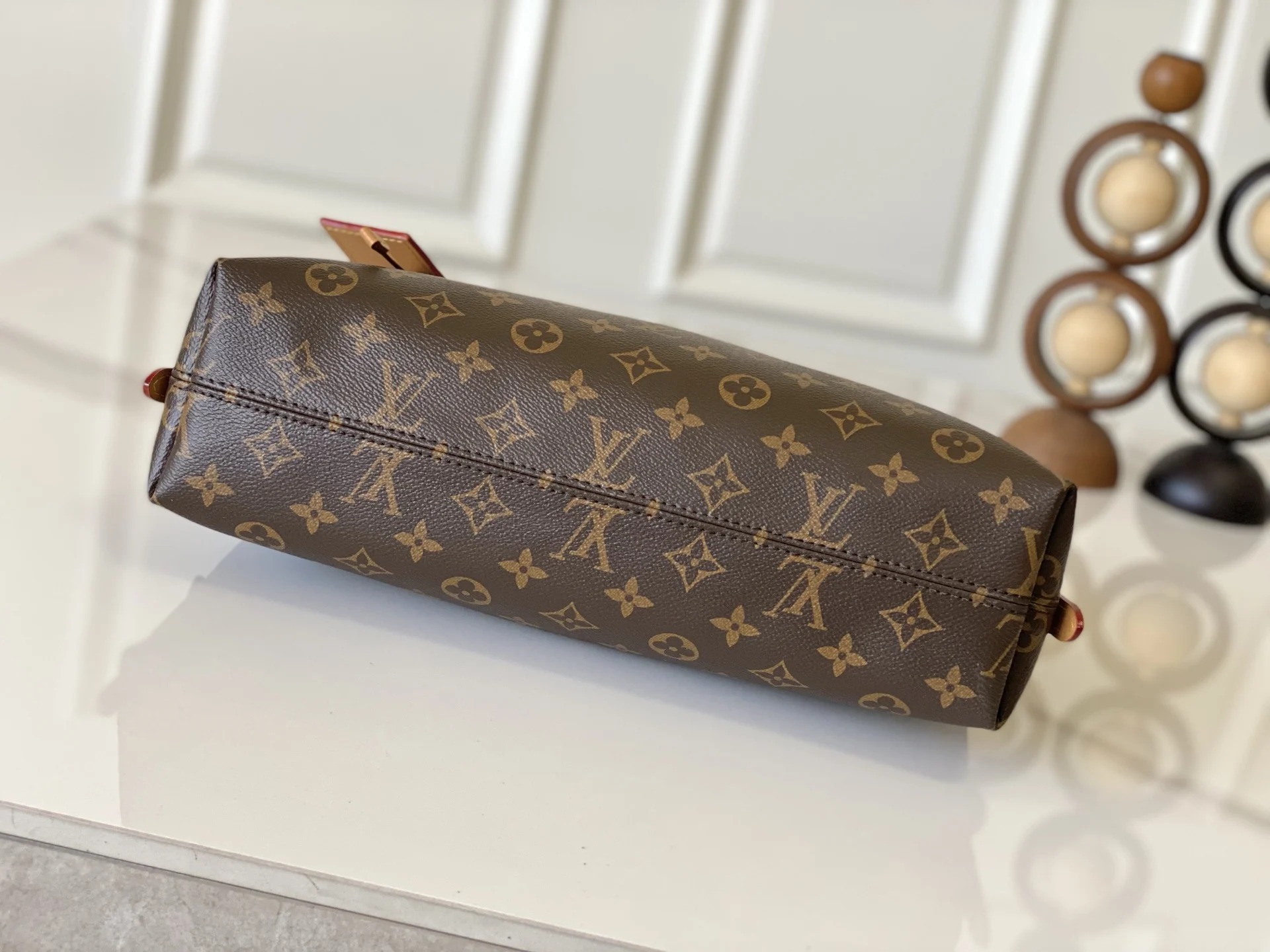 Louis Vuitton M28101 Monogram CarryAll East West Bag - Detail view 4