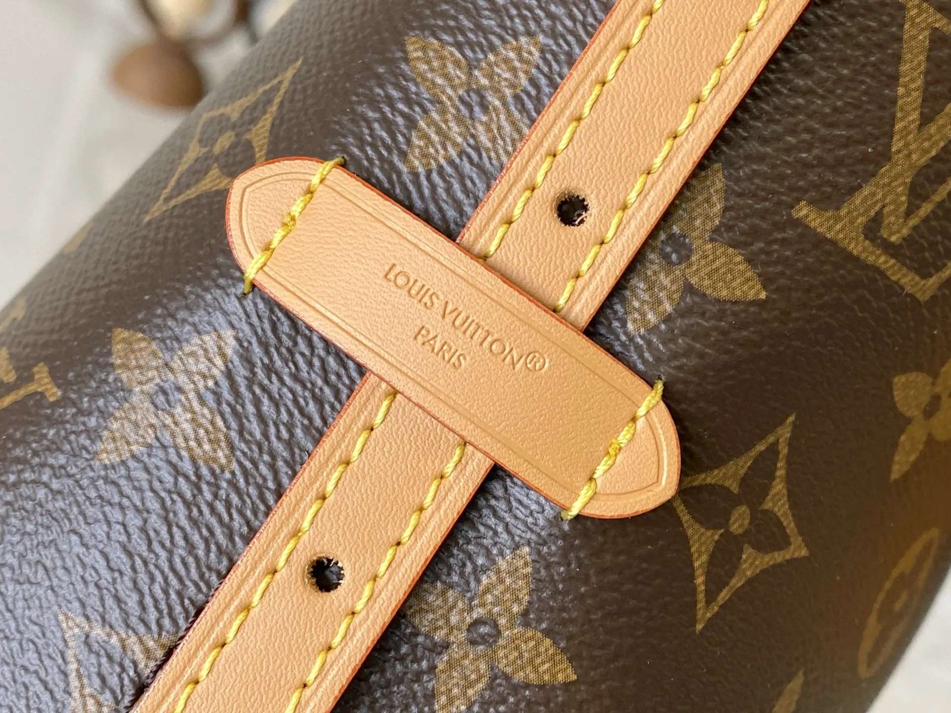 Louis Vuitton M28101 Monogram CarryAll East West Bag - Detail view 6
