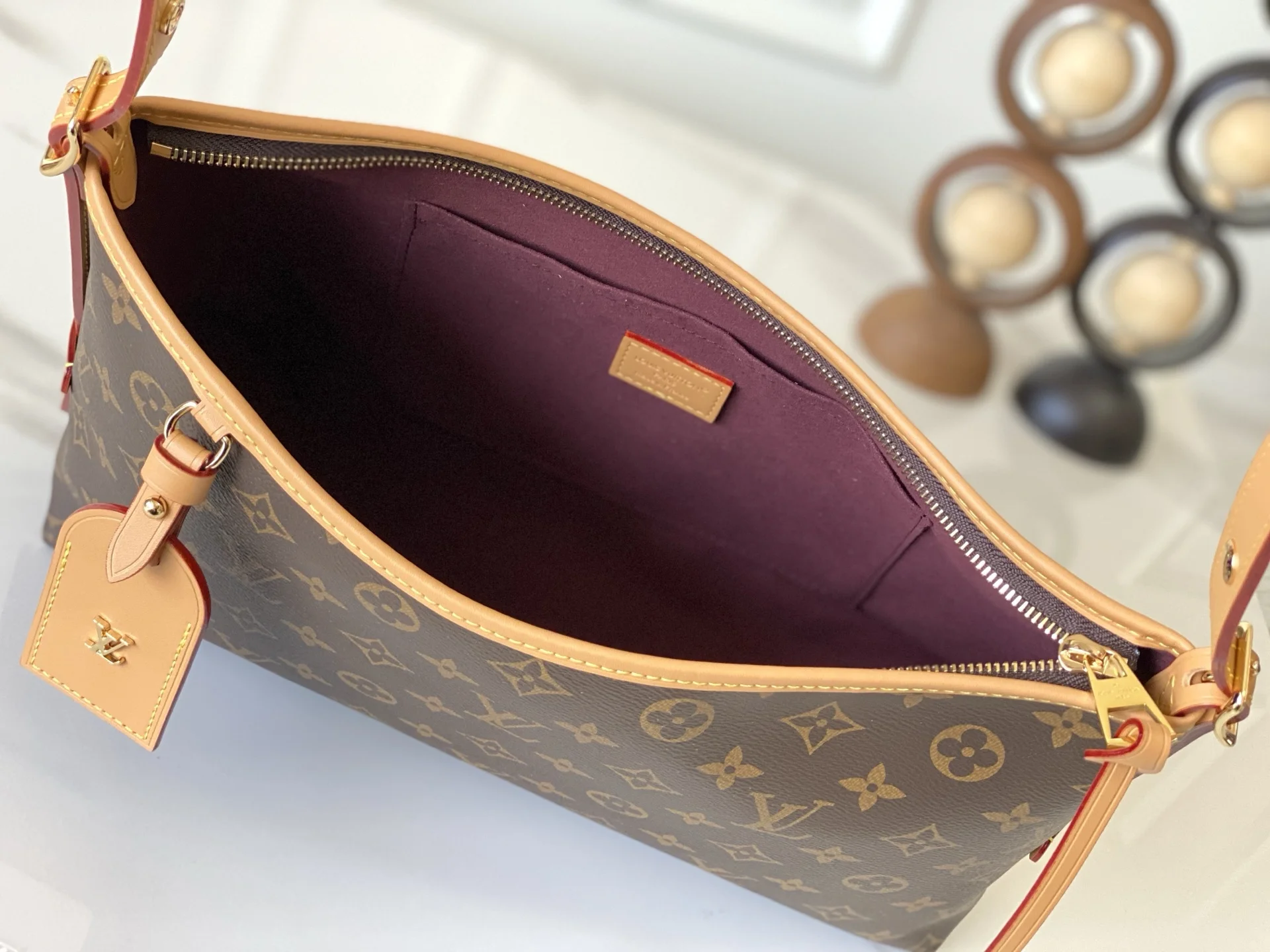 Louis Vuitton M28101 Monogram CarryAll East West Bag - Detail view 8