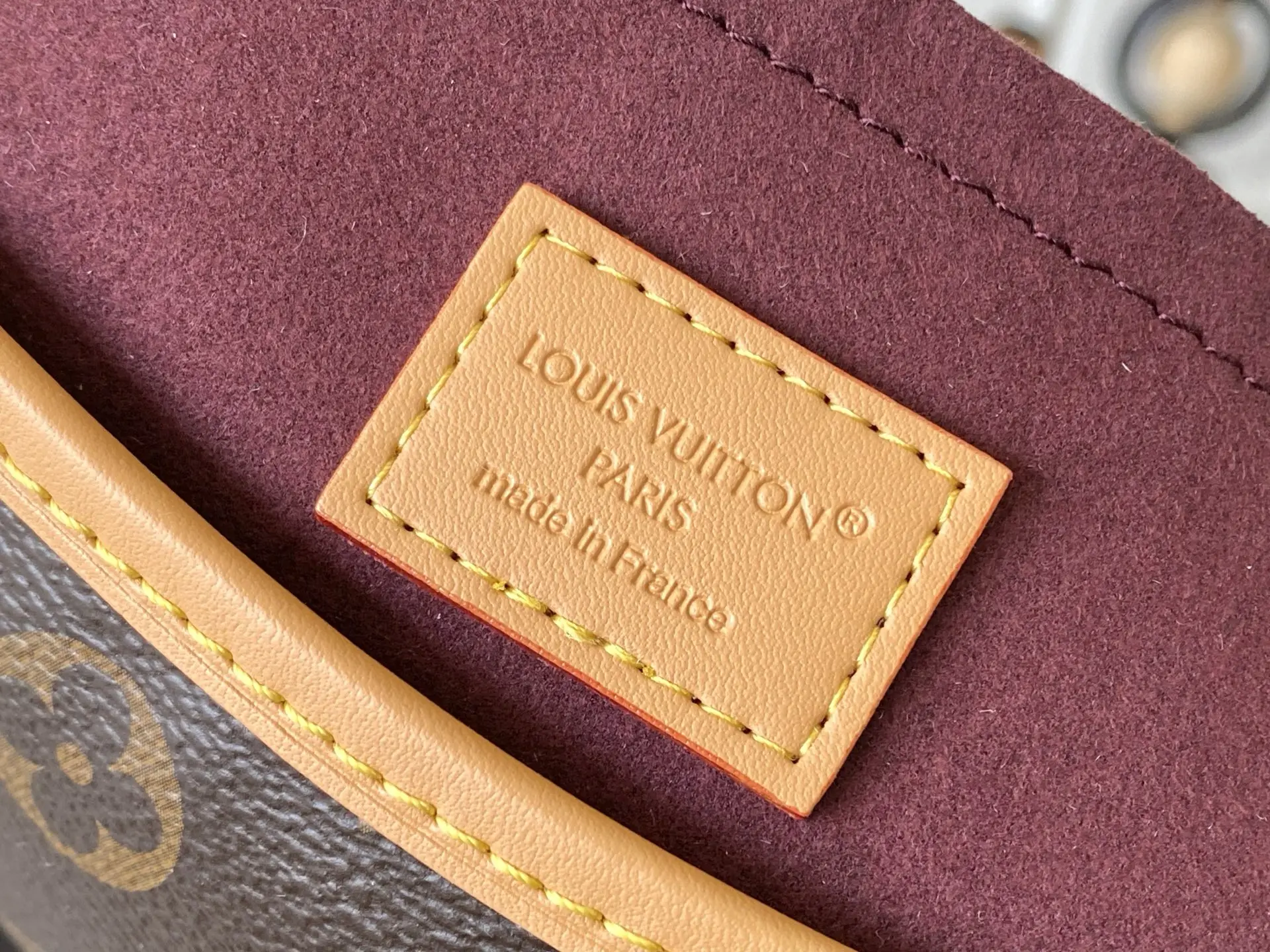 Louis Vuitton M28101 Monogram CarryAll East West Bag - Detail view 9