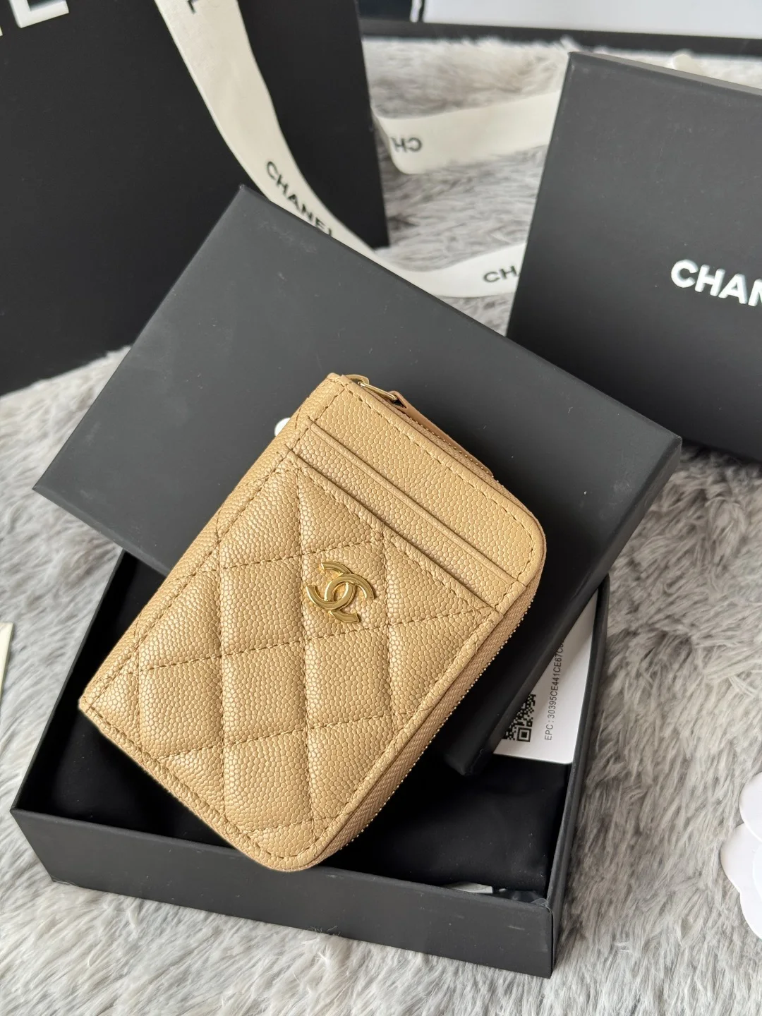 Chanel AP1650 Small Zip Pouch Laka Pouch - Detail view 2