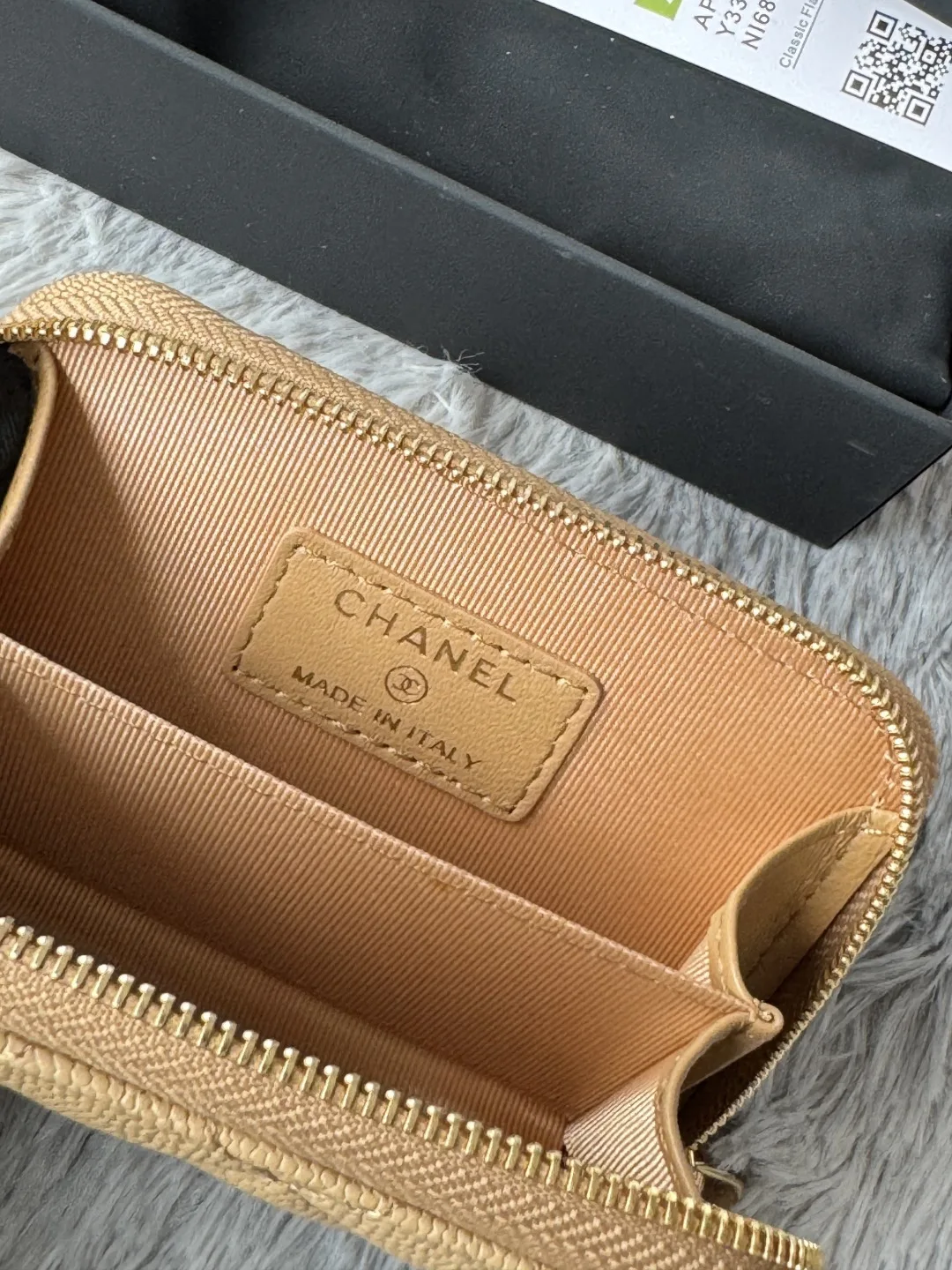 Chanel AP1650 Small Zip Pouch Laka Pouch - Detail view 9