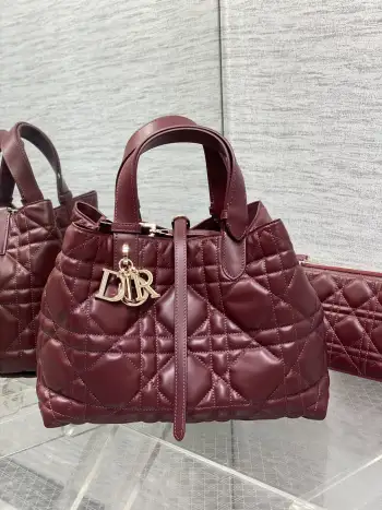Medium Toujours handbag in burgundy