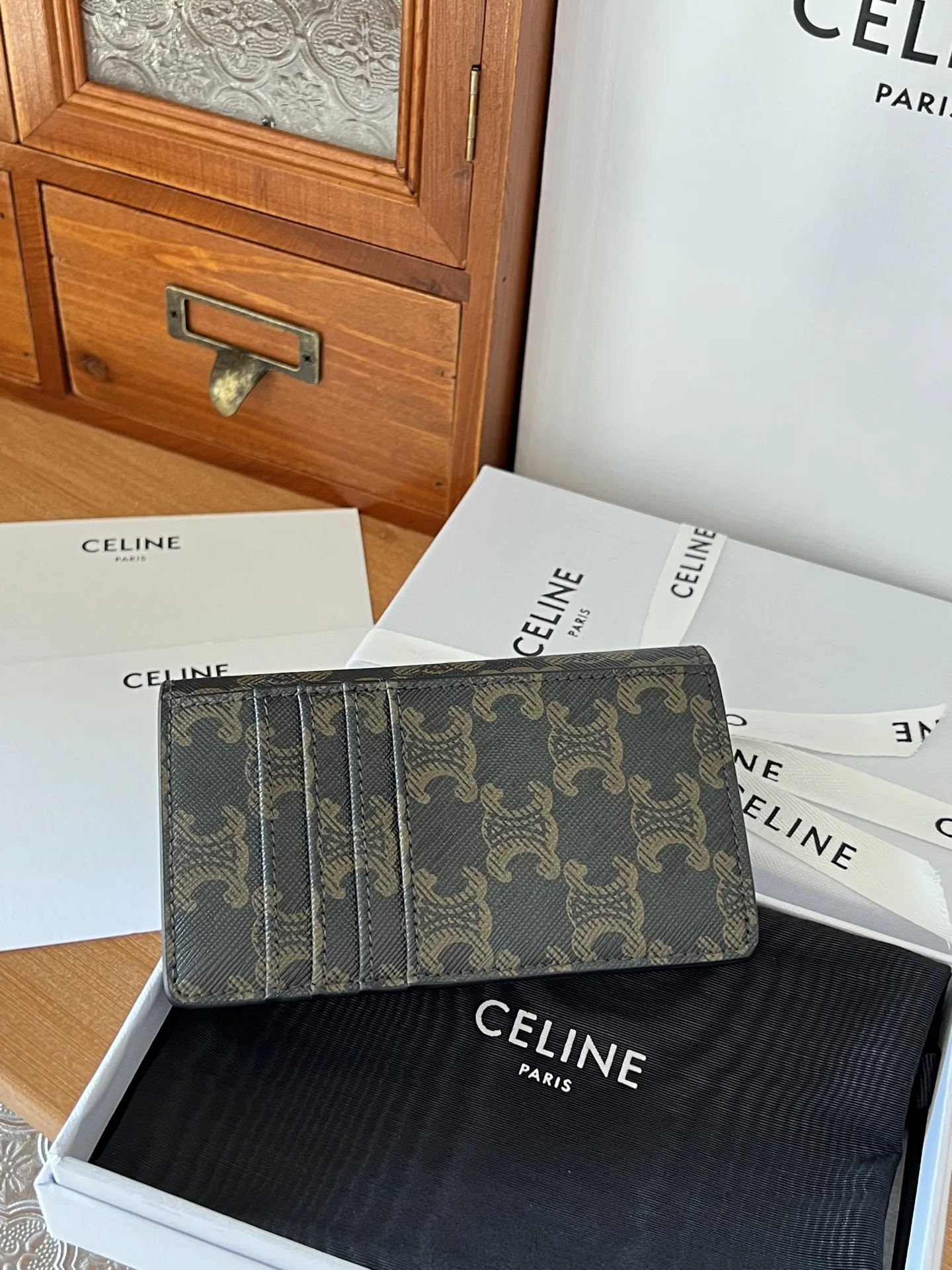 Celine 10P073 TRIOMPHE FLAP WALLET CARD HOLDER - Detail view 2