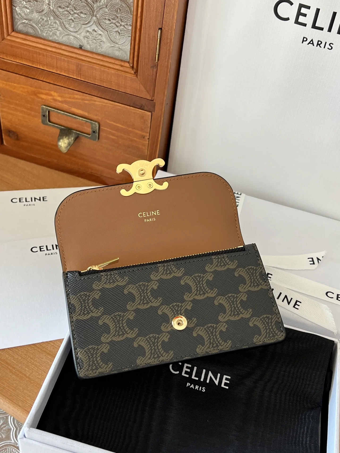 Celine 10P073 TRIOMPHE FLAP WALLET CARD HOLDER - Detail view 5