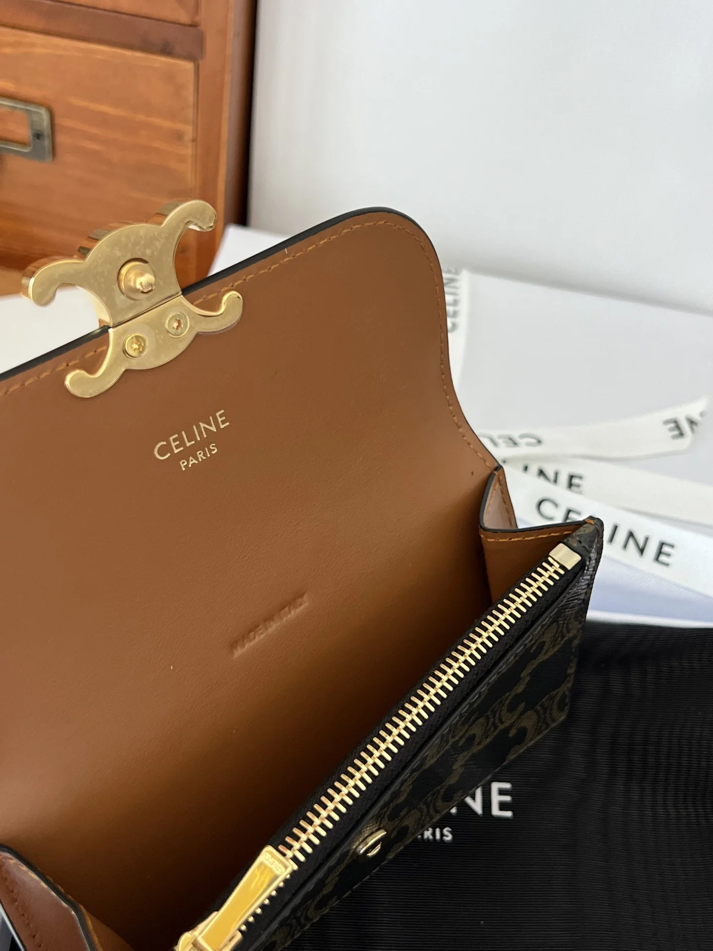 Celine 10P073 TRIOMPHE FLAP WALLET CARD HOLDER - Detail view 6