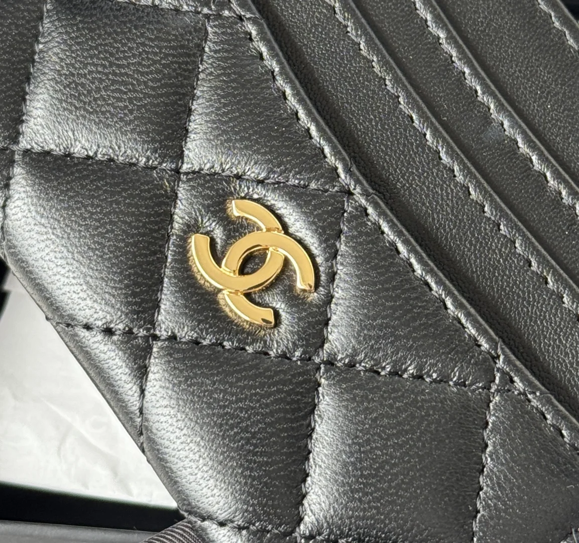 Chanel AP4472 2025 New Lambskin Cardholder - Detail view 6