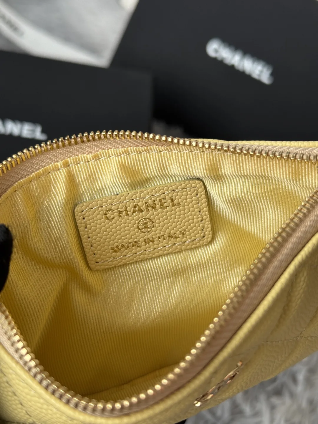 Chanel A82365 Coin Purse - Detail view 9