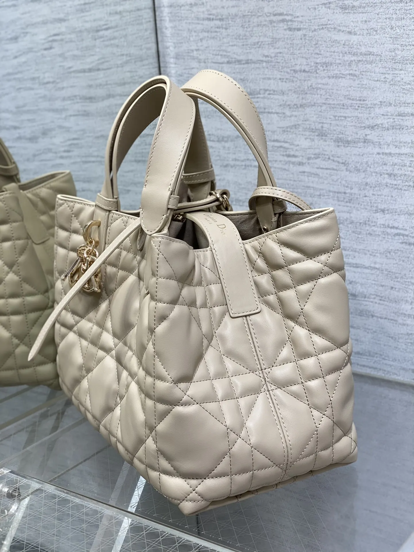 Dior Rouge Carmin Toujours Medium Handbag - Detail view 4