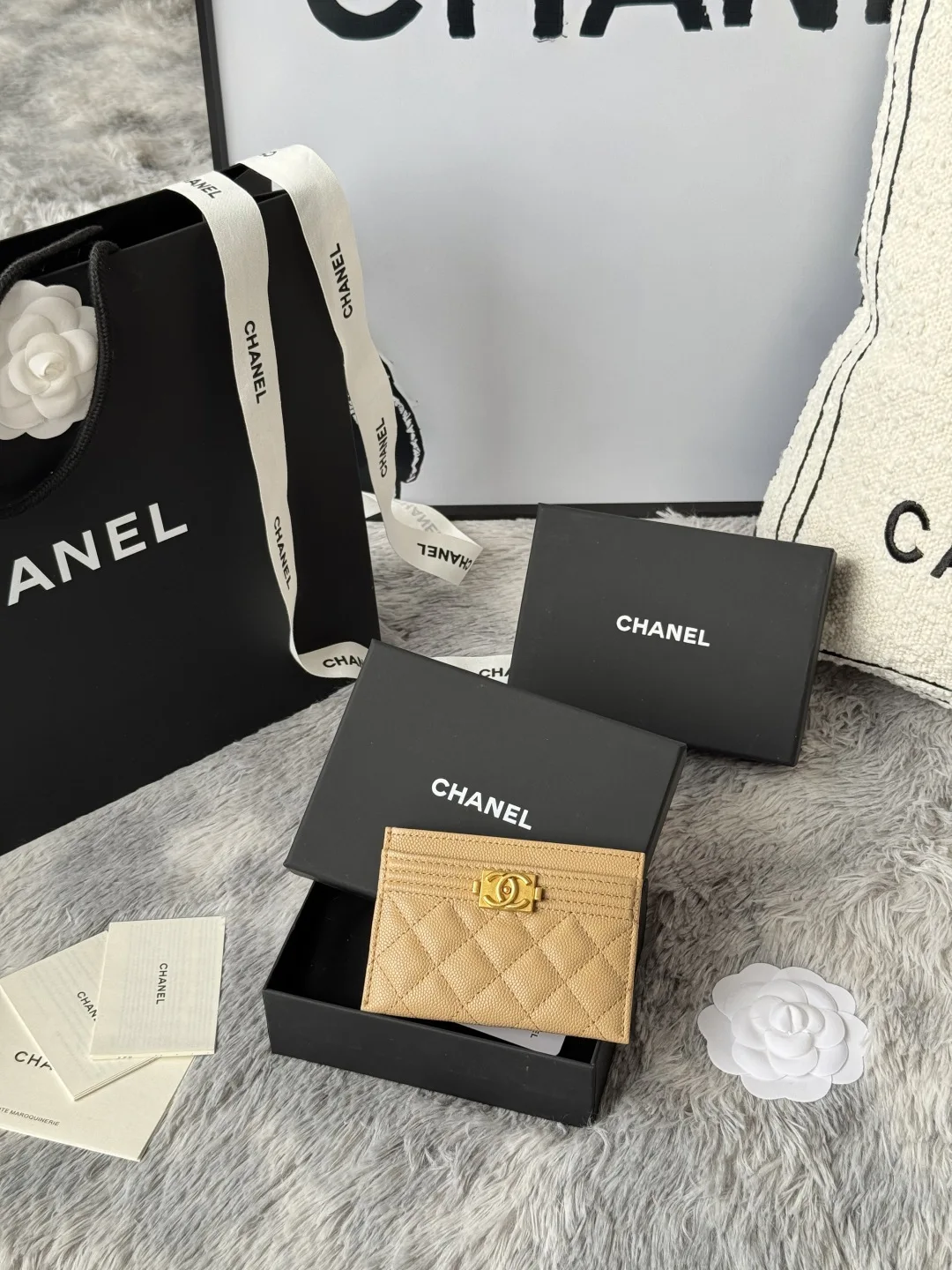 Chanel 84431 New Le Boy Cardholder - Detail view 1
