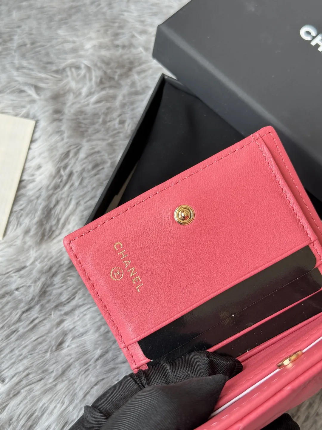 Chanel A84028 Bi-fold Wallet - Detail view 8