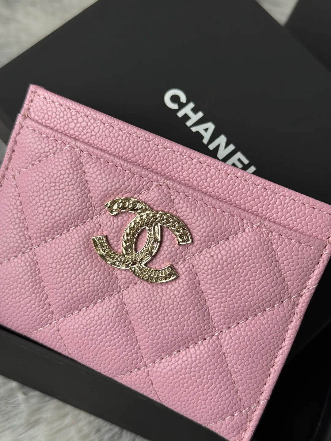 Chanel AP3048 22k Embossed Logo Double C Cardholder - Detail view 4