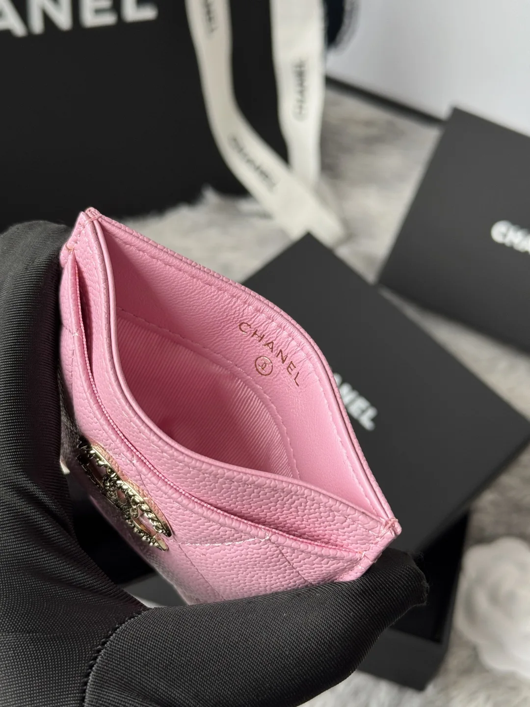 Chanel AP3048 22k Embossed Logo Double C Cardholder - Detail view 8