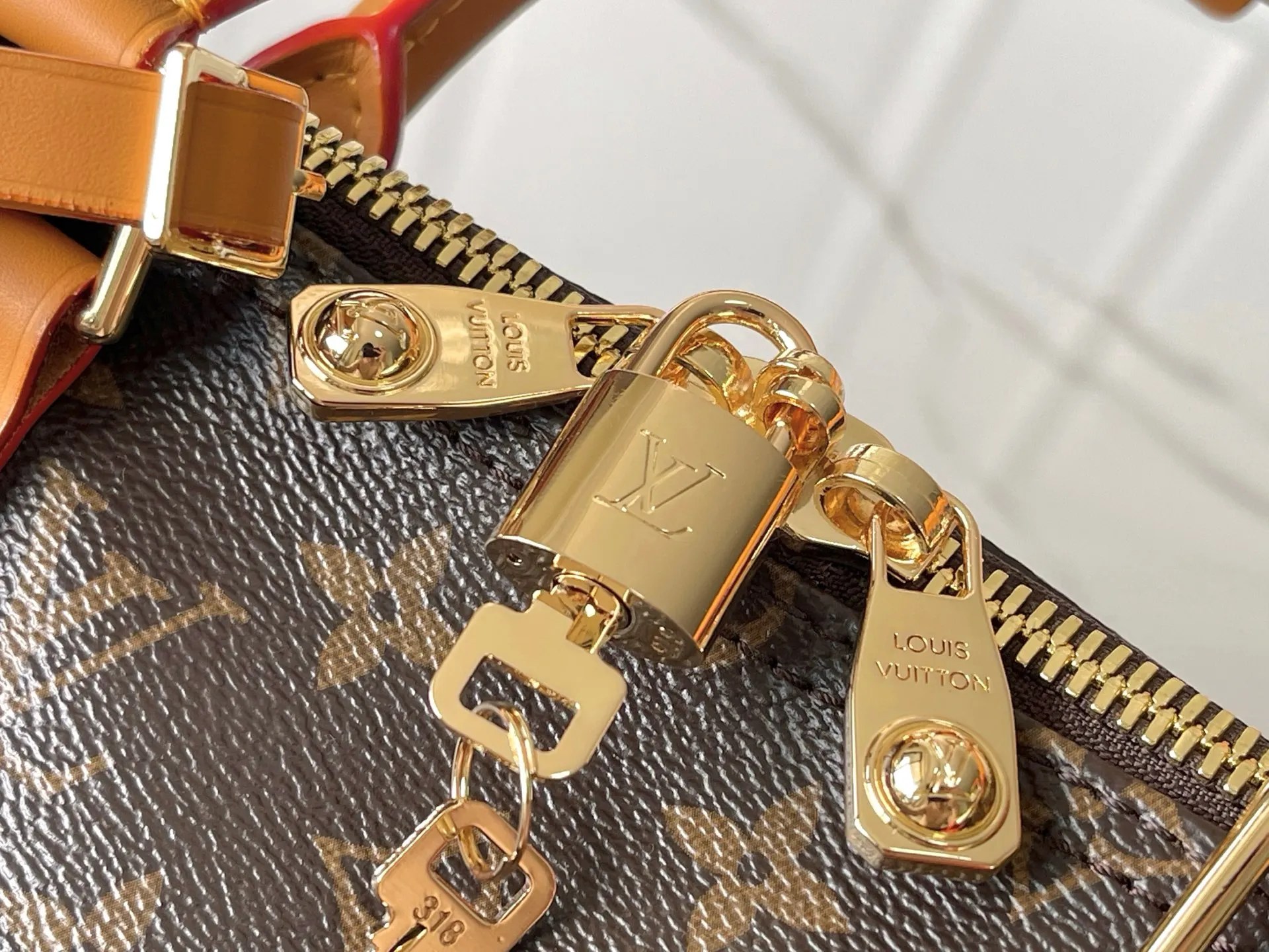 Louis Vuitton M14735 KEEPALL BANDOULIERE 50 Travel Bag - Detail view 5