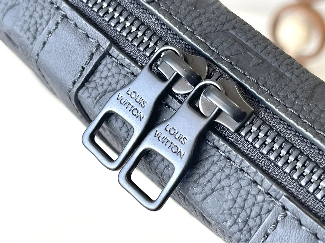 LVM80224 黑色压花 Trunk Wallet 手袋 - 细节图 5