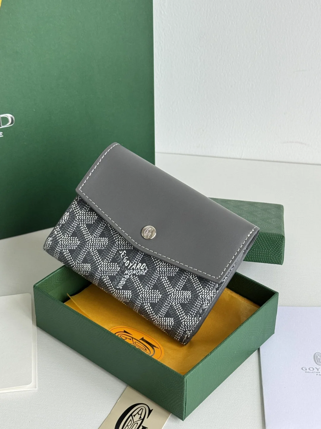 Goyard 3319 Saint-Gabriel Envelope Trifold Wallet - Detail view 2