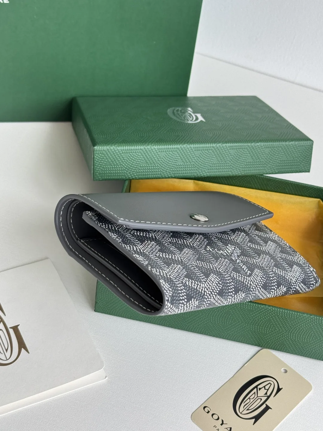 Goyard 3319 Saint-Gabriel Envelope Trifold Wallet - Detail view 5