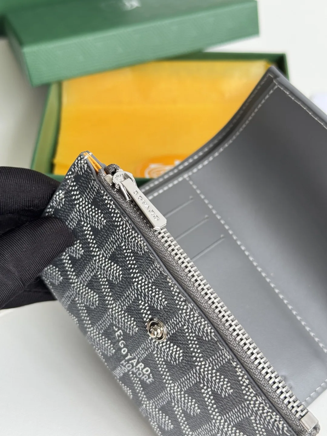 Goyard 3319 Saint-Gabriel Envelope Trifold Wallet - Detail view 9