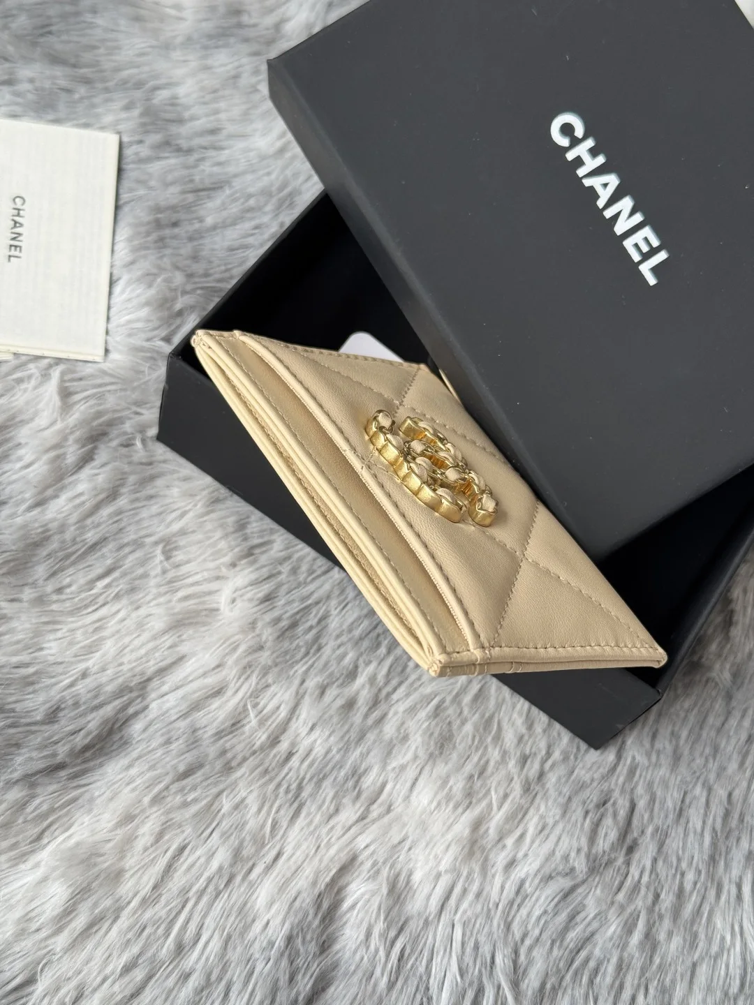 Chanel AP1167 Embroidered Argyle Cardholder - Detail view 4