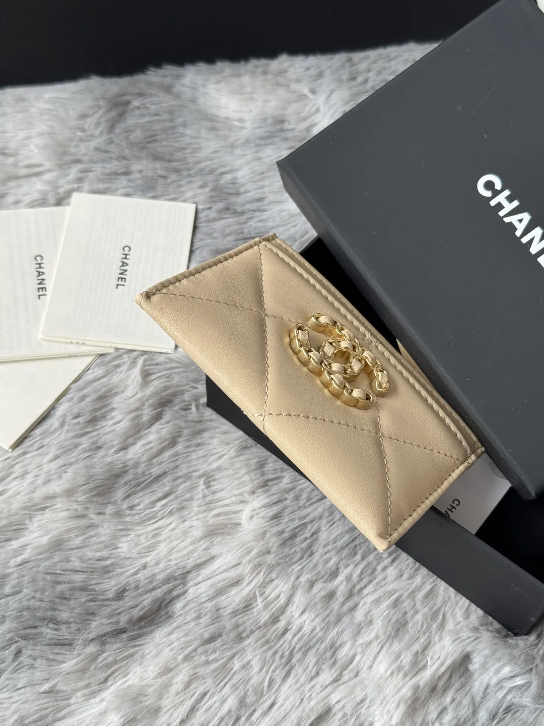 Chanel AP1167 Embroidered Argyle Cardholder - Detail view 5