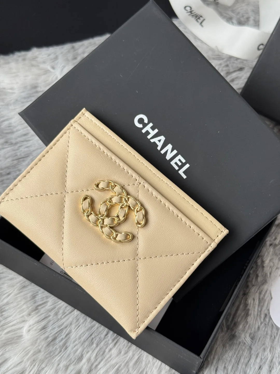 Chanel AP1167 Embroidered Argyle Cardholder - Detail view 6