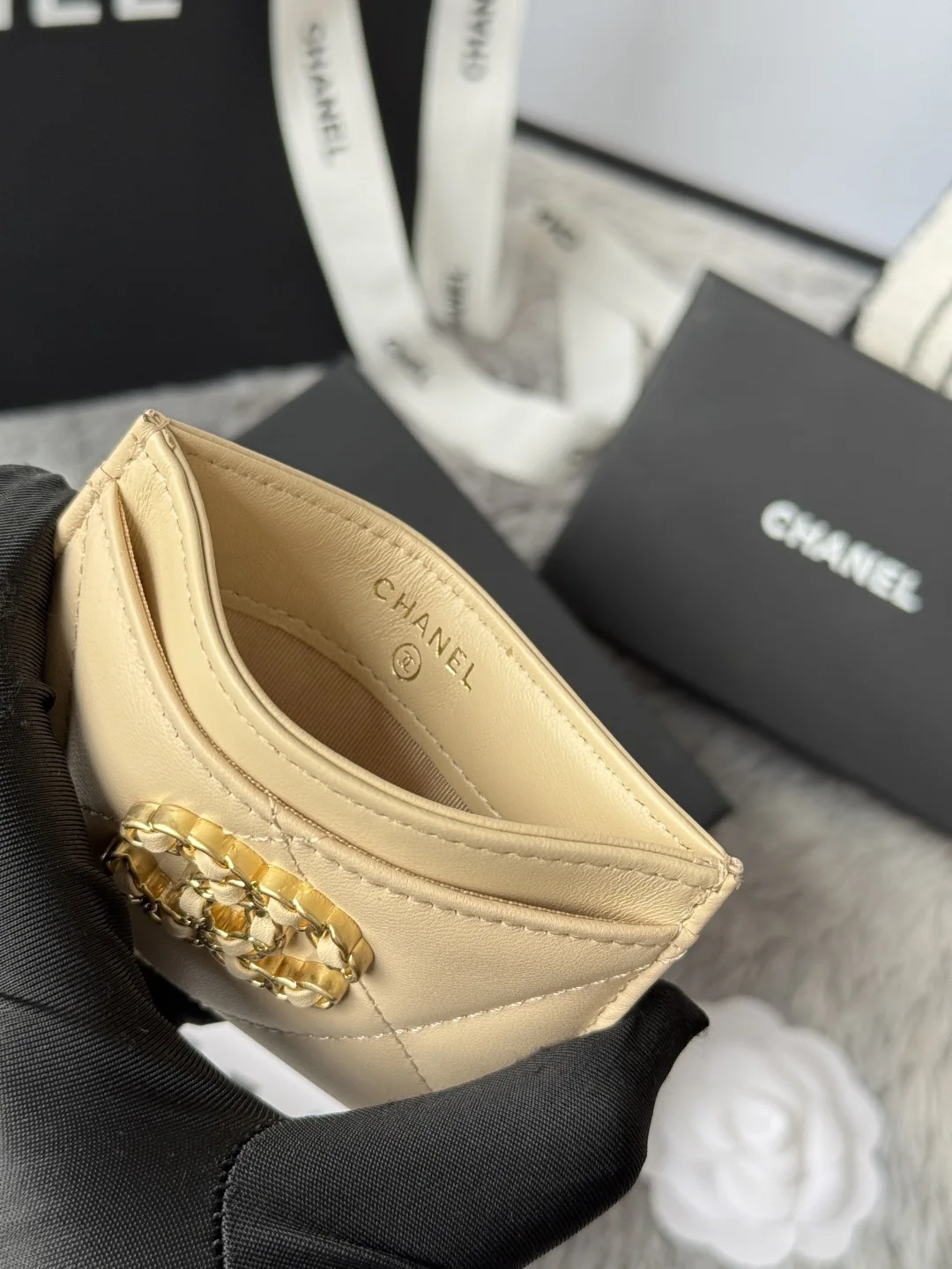 Chanel AP1167 Embroidered Argyle Cardholder - Detail view 8