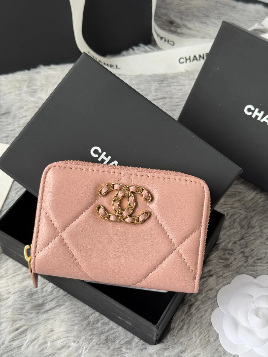 Chanel AP0949 Diamond Quilted Small Zip Coin Purse - Detail view 2