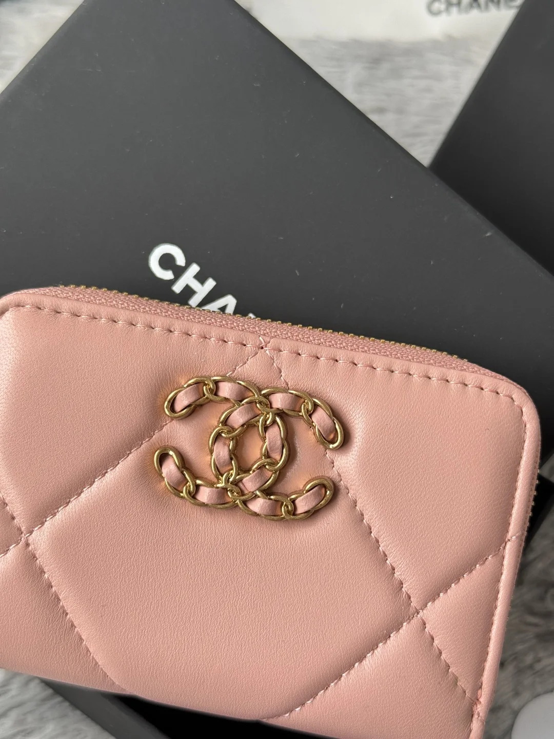Chanel AP0949 Diamond Quilted Small Zip Coin Purse - Detail view 3