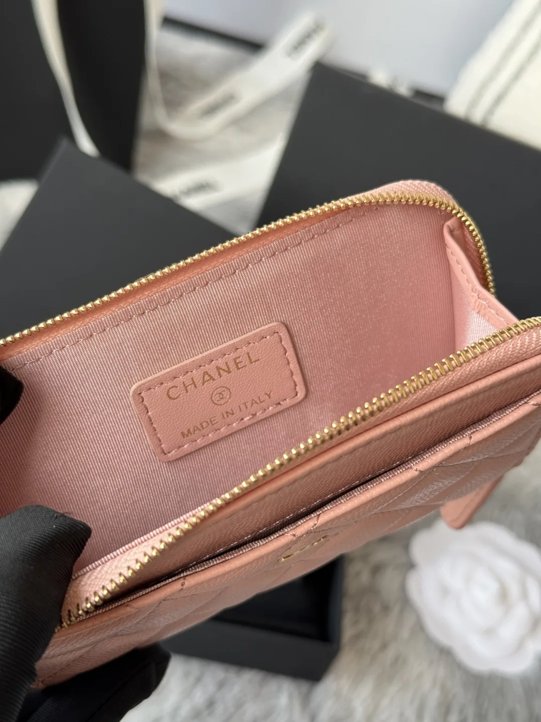 Chanel A3179 2024 7-shaped single pull card holder - Detail view 9