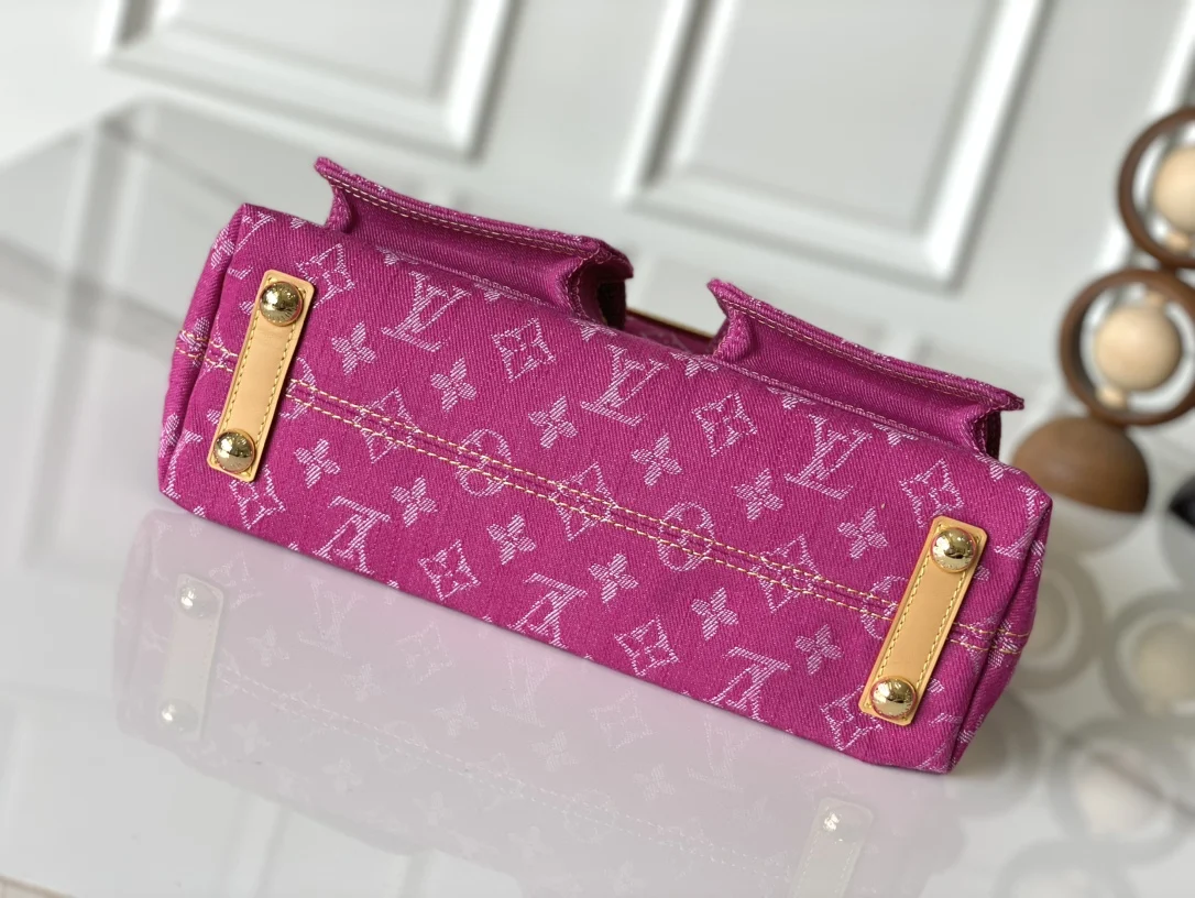Louis Vuitton M95212 Vintage Denim Sling Bag - Detail view 4
