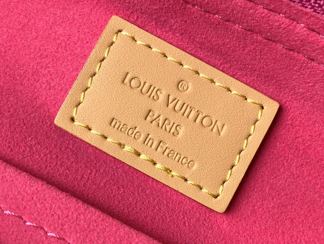 Louis Vuitton M95212 Vintage Denim Sling Bag - Detail view 9