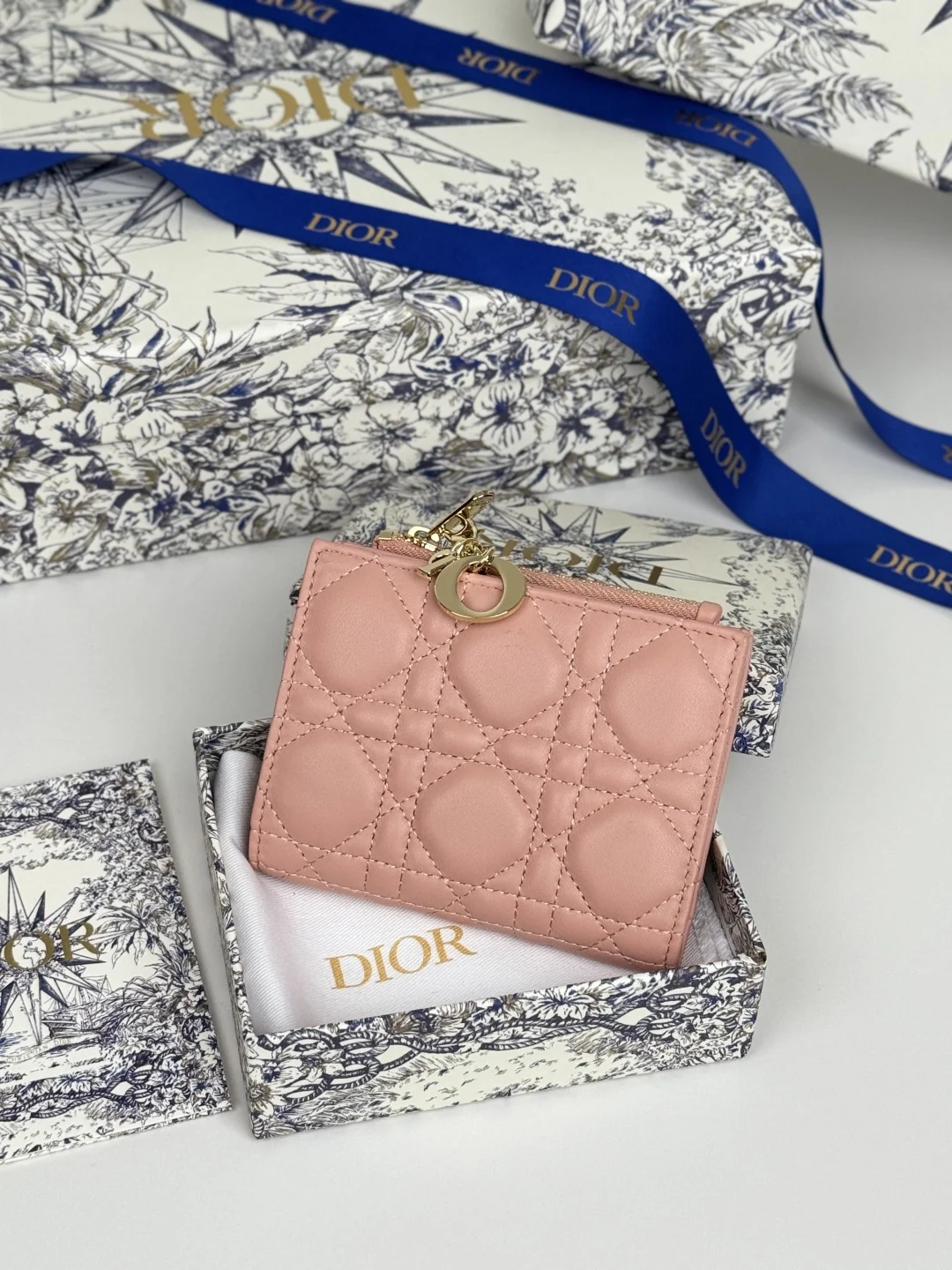 Dior S6037UBHZ_M928 Caro Dahlia Lambskin Card Holder Wallet - Detail view 1