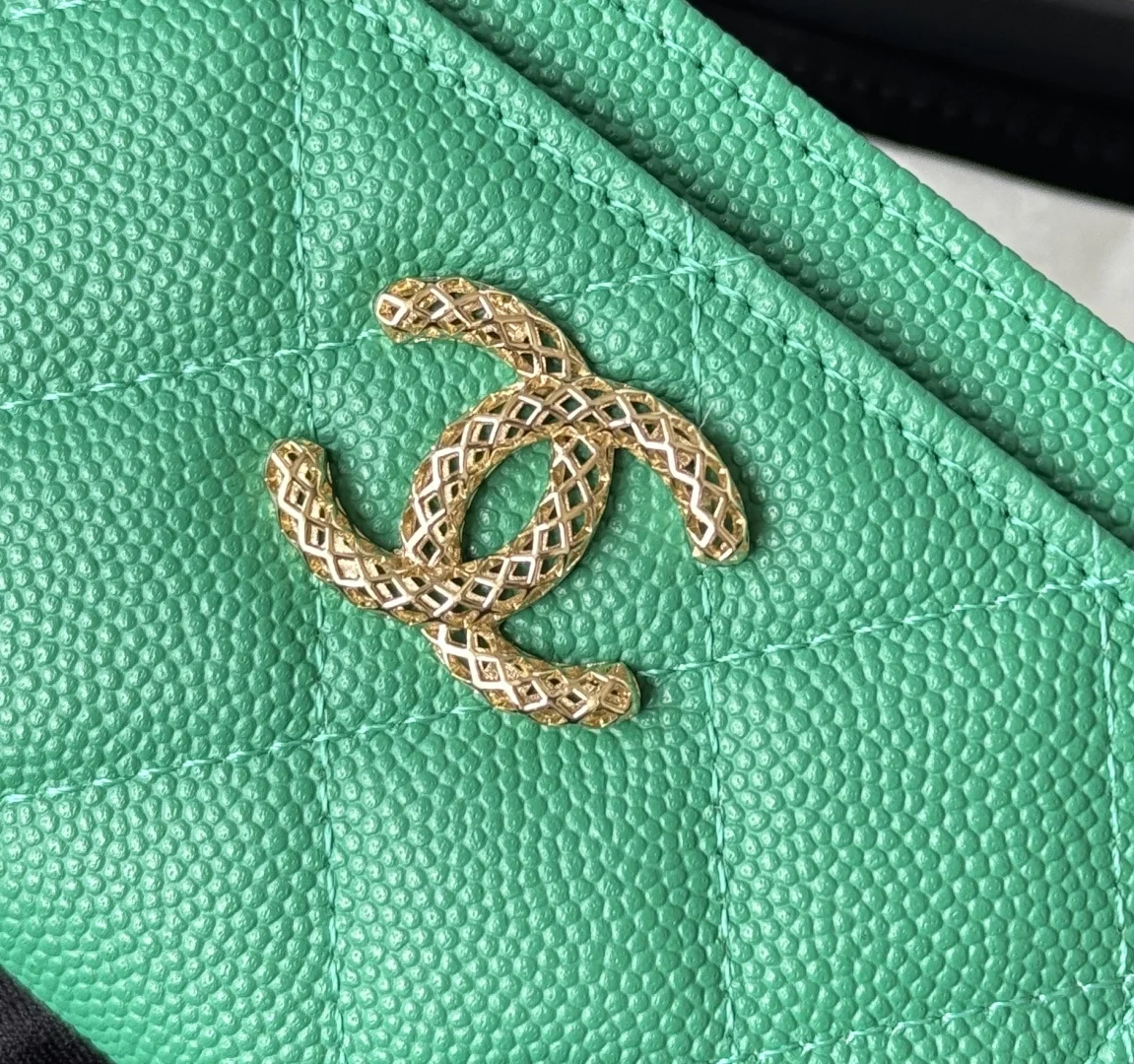 Chanel AP3188 Ball Pattern Hollow Card Holder - Detail view 6